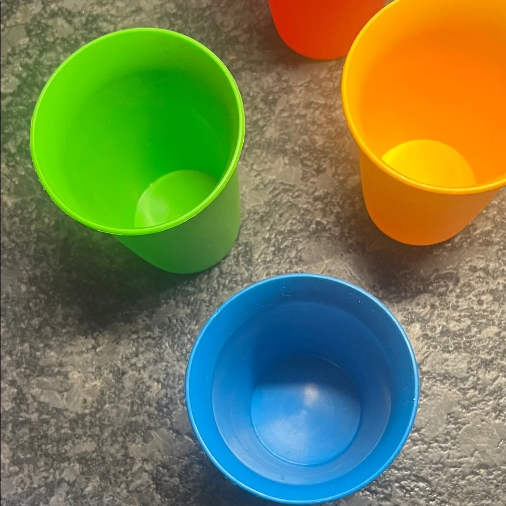 Set of 4 -7 oz Colorful Plastic Cups by Tupperware. Seem brand new.